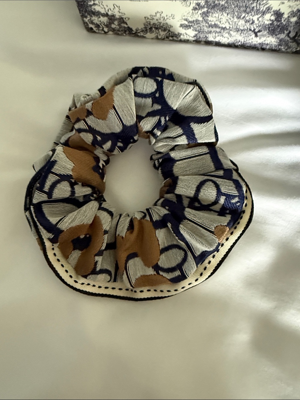 Dior Beige and Navy Logo Silk Headband & Scrunchie Set - Picture 5 of 8